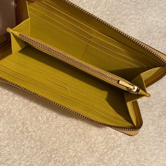 Coach Yellow Wallet - Picture 4 of 6